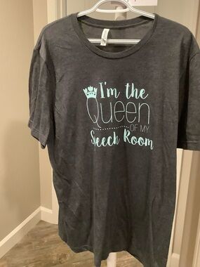 Charcoal Graphic Tee - "I'm the Queen of My Speech Room" Size 2XL Fruit